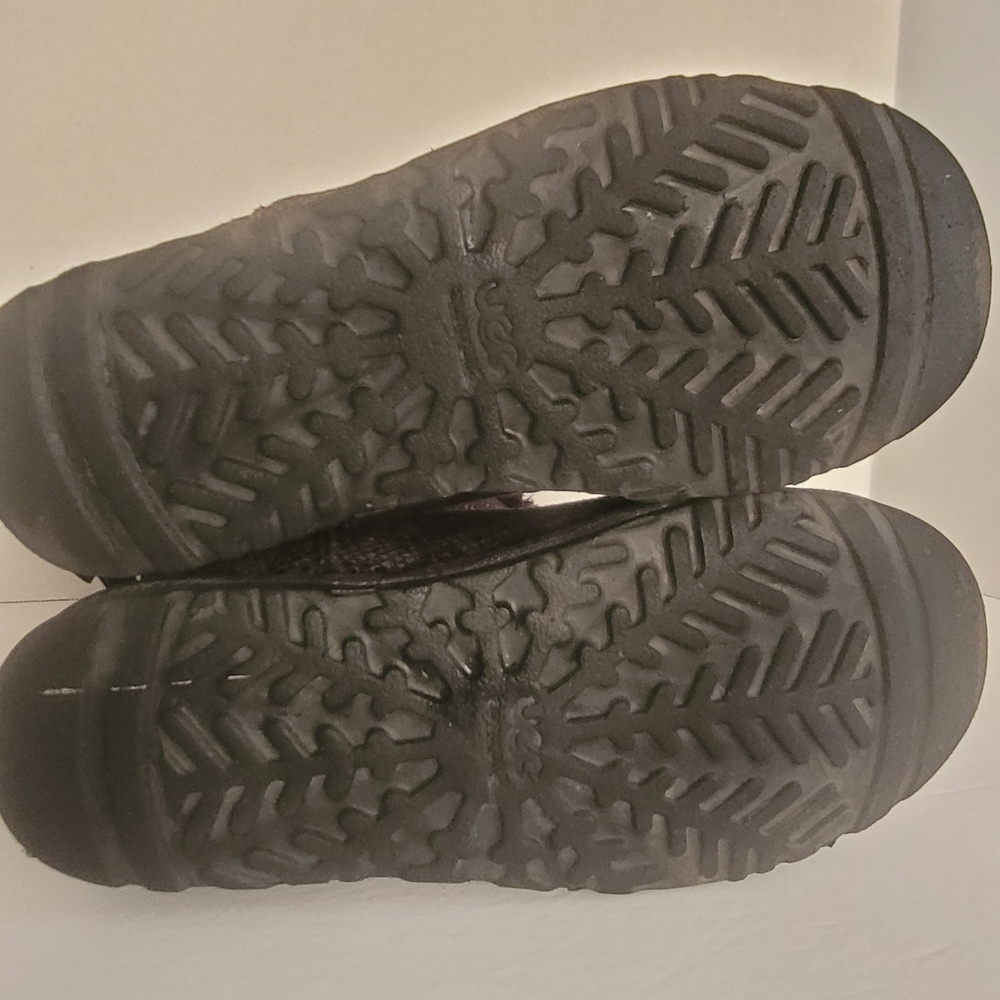 UGG Australia Snake Skin Pattern Bows Boots - Picture 11 of 14